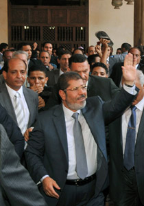 محمد مرسي يؤدي اليمين بالتحرير: الثورة مستمرة حتى تحقق اهدافها! صورة رقم 2