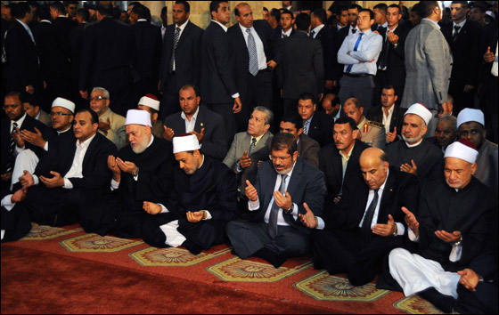 محمد مرسي يؤدي اليمين بالتحرير: الثورة مستمرة حتى تحقق اهدافها! صورة رقم 3