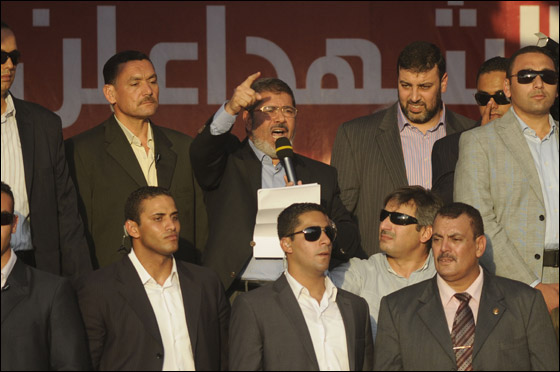 محمد مرسي يؤدي اليمين بالتحرير: الثورة مستمرة حتى تحقق اهدافها! صورة رقم 25