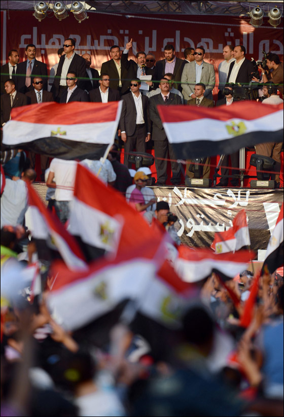 محمد مرسي يؤدي اليمين بالتحرير: الثورة مستمرة حتى تحقق اهدافها! صورة رقم 22