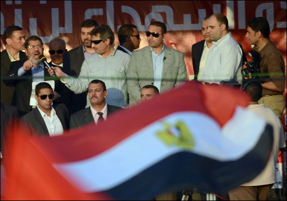 محمد مرسي يؤدي اليمين بالتحرير: الثورة مستمرة حتى تحقق اهدافها! صورة رقم 21