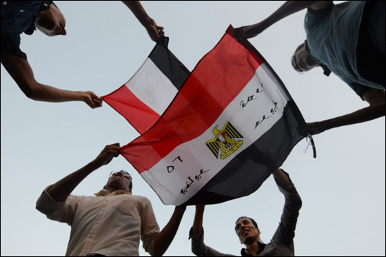 محمد مرسي يؤدي اليمين بالتحرير: الثورة مستمرة حتى تحقق اهدافها! صورة رقم 16