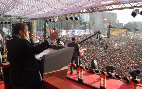 محمد مرسي يؤدي اليمين بالتحرير: الثورة مستمرة حتى تحقق اهدافها! صورة رقم 9
