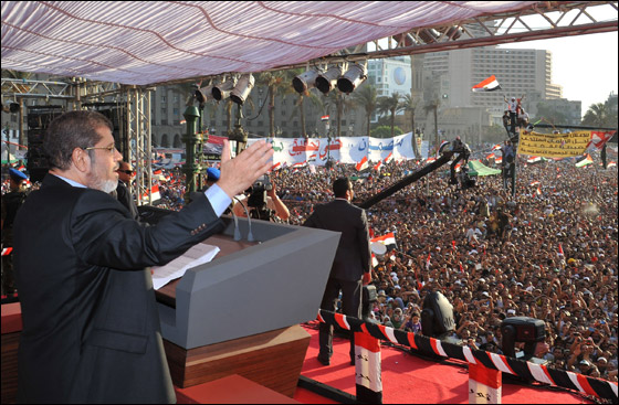 محمد مرسي يؤدي اليمين بالتحرير: الثورة مستمرة حتى تحقق اهدافها! صورة رقم 10