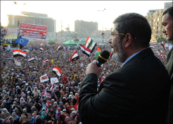 محمد مرسي يؤدي اليمين بالتحرير: الثورة مستمرة حتى تحقق اهدافها! صورة رقم 11