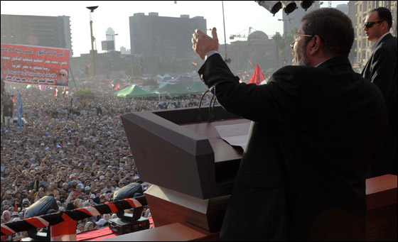 محمد مرسي يؤدي اليمين بالتحرير: الثورة مستمرة حتى تحقق اهدافها! صورة رقم 15