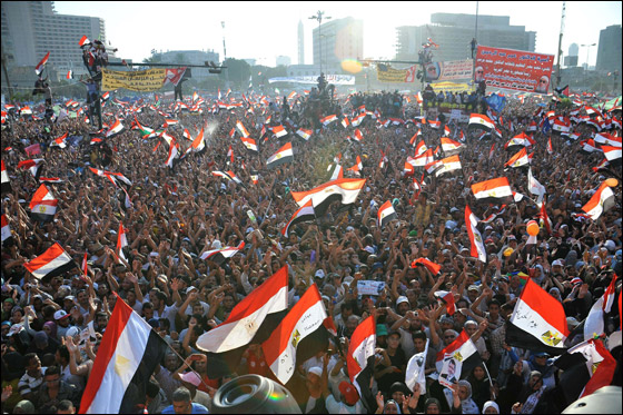محمد مرسي يؤدي اليمين بالتحرير: الثورة مستمرة حتى تحقق اهدافها! صورة رقم 19