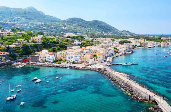 بالصور: جزر إيطالية توفر للأزواج فرصة لقضاء عطلة صيفية رومانسية صورة رقم 2
