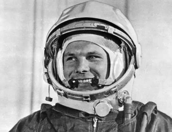بحادث طائرة.. مصرع جاجارين أول رائد فضاء صورة رقم 1