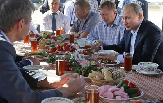 أبرزها بيض السمان.. أطعمة لا غنى عنها بصحن الرئيس الروسي بوتين اليومي صورة رقم 3