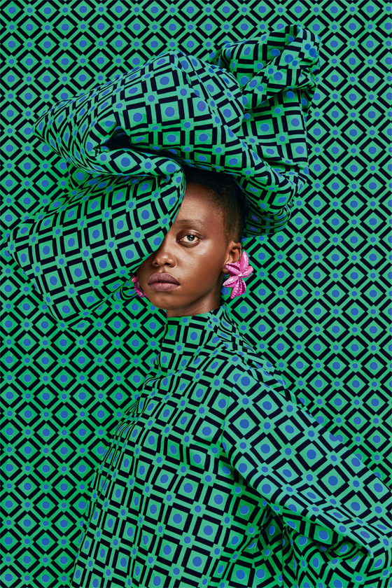 بتقنية الخداع البصري.. مصورة كينية تحتفي بالجمال والثقافة في إفريقيا صورة رقم 1