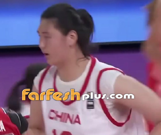 لاعبة سلة صينية تخطف الأنظار بسبب طولها.. مترين وعشرين سم! فيديو صورة رقم 3