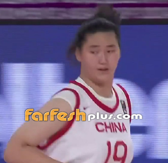 لاعبة سلة صينية تخطف الأنظار بسبب طولها.. مترين وعشرين سم! فيديو صورة رقم 6